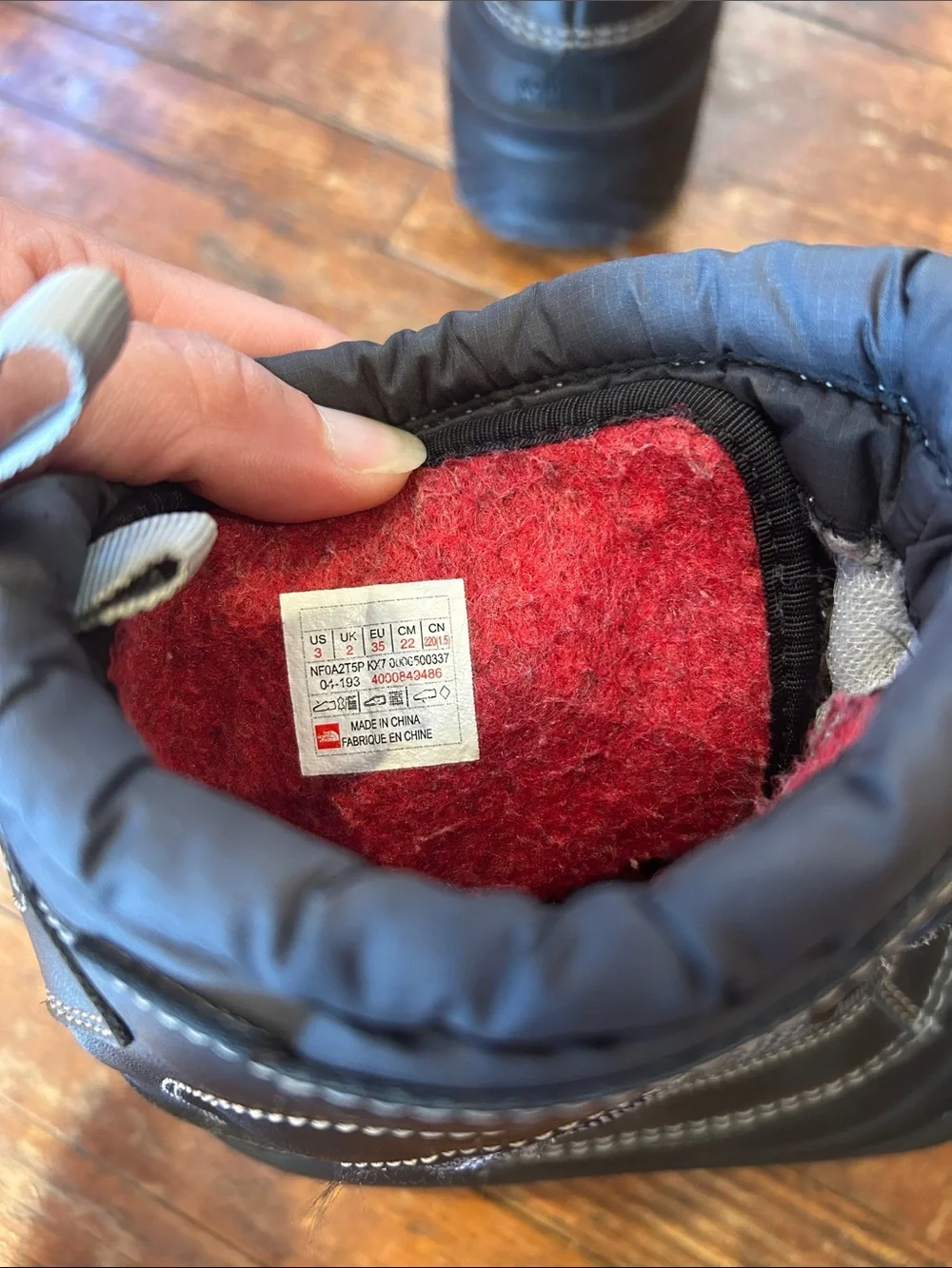 TNF snow boots sz Y3